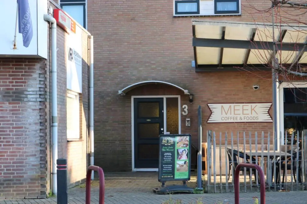 Naast Meek Coffee en Foods